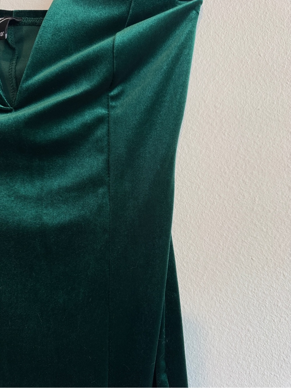 Emerald Velvet Plunge Midi Dress with Side Slit - Picture 5 of 5